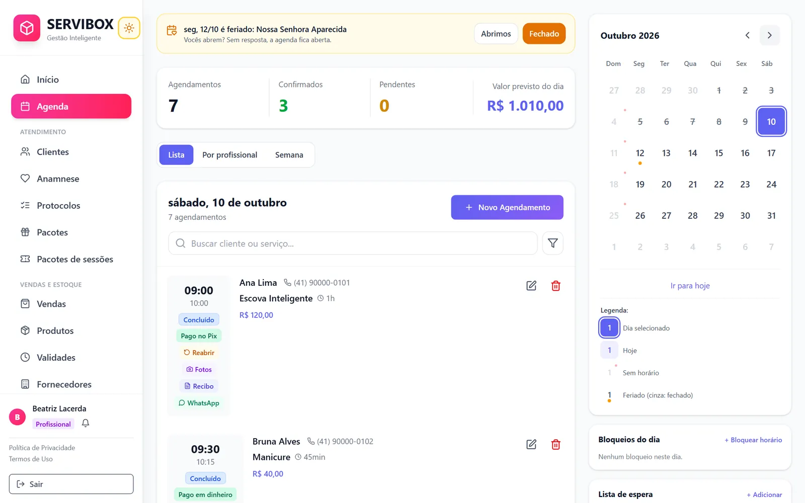 Lista de atendimentos do dia com as etiquetas Pago no Pix e Pago em dinheiro